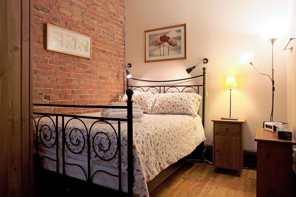 Gite University Bed And Breakfast Montréal Oda fotoğraf
